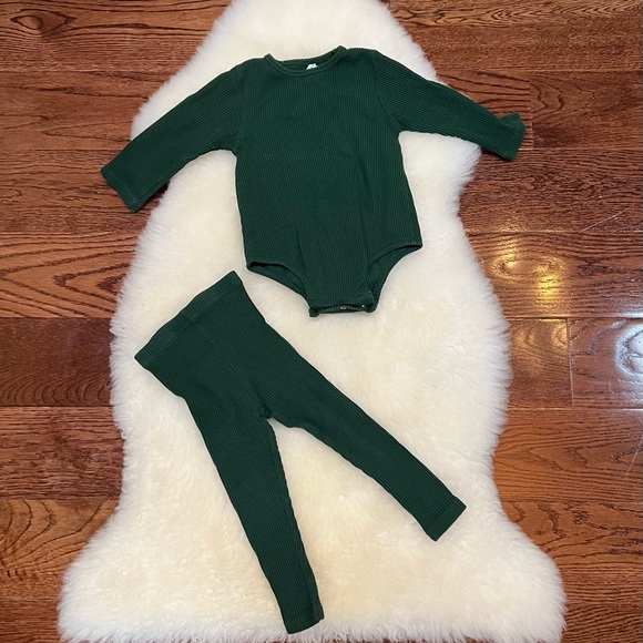 Knotted Fern organic ribbed bodysuit and pants in forest green. 12-18 - Picture 1 of 3